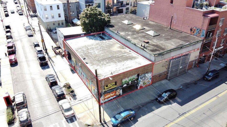 948 Metropolitan Ave